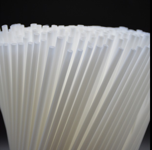 Clear drinking straws arranged in a bundle